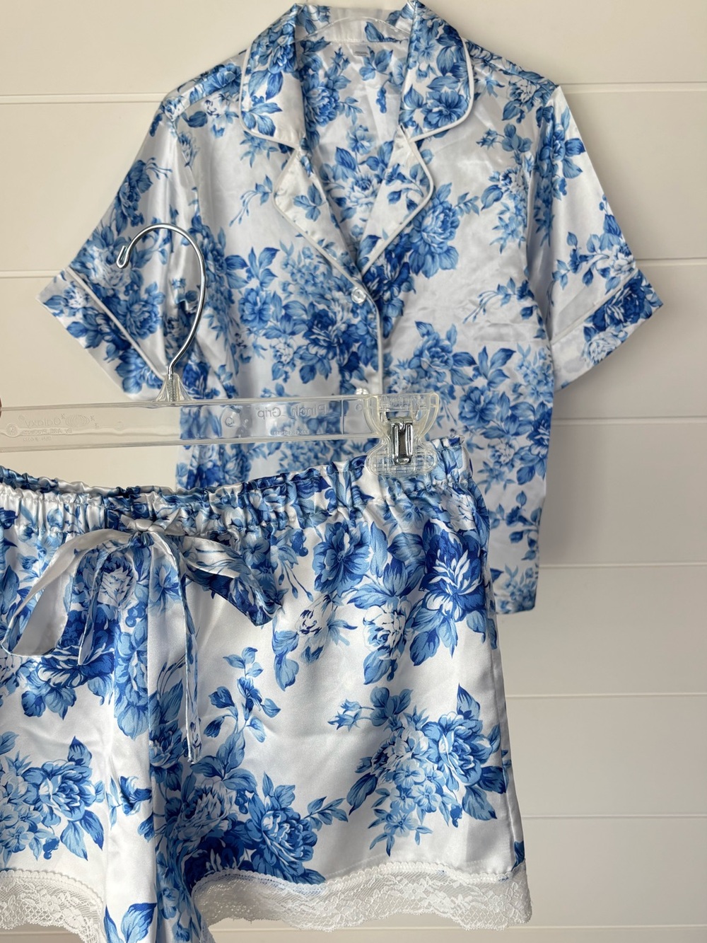 Flora White and Blue Floral Satin 2 piece Pajama Set Women's Size Medium